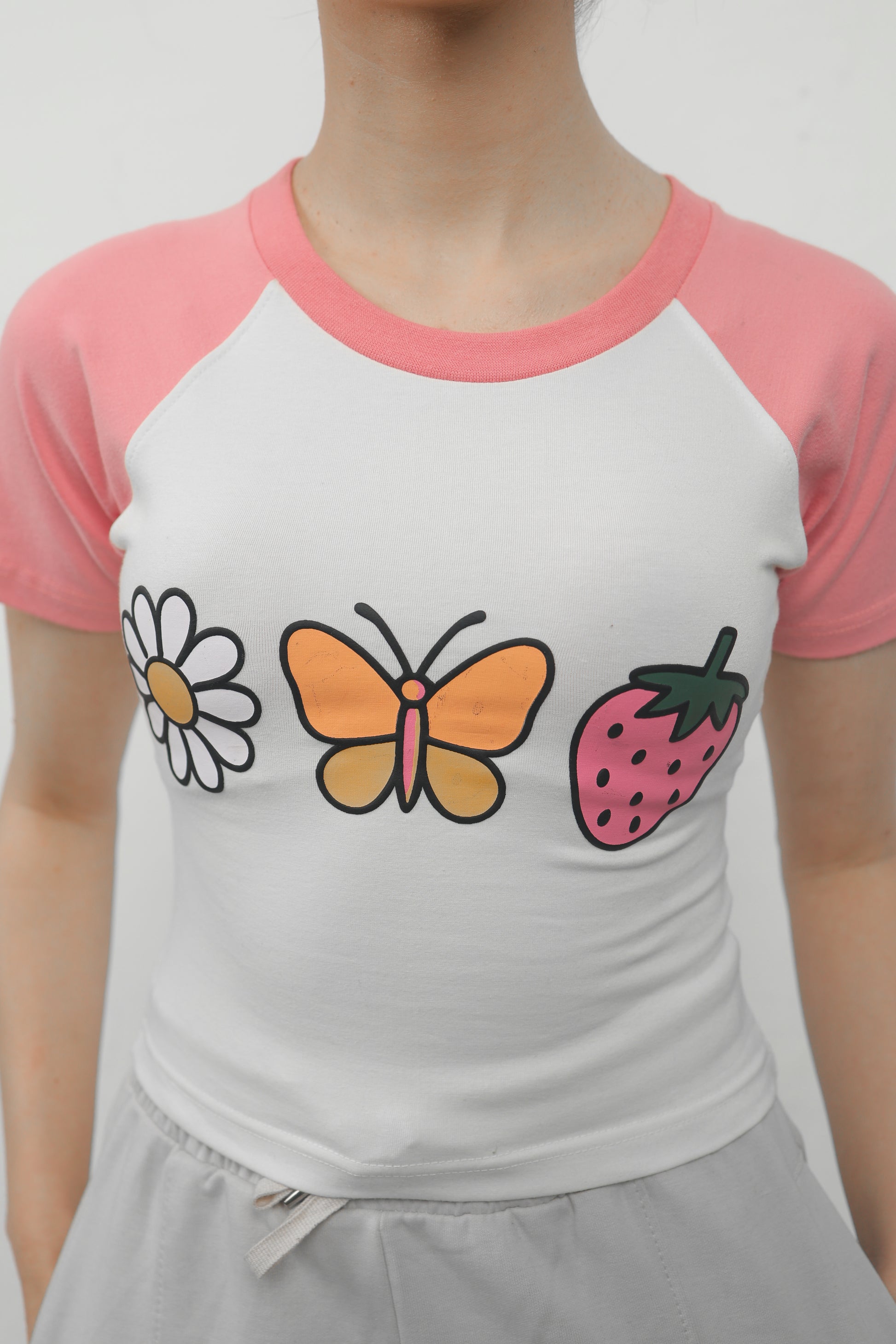 ELUX Cute Daisy Butterfly Strawberry Tee print detail